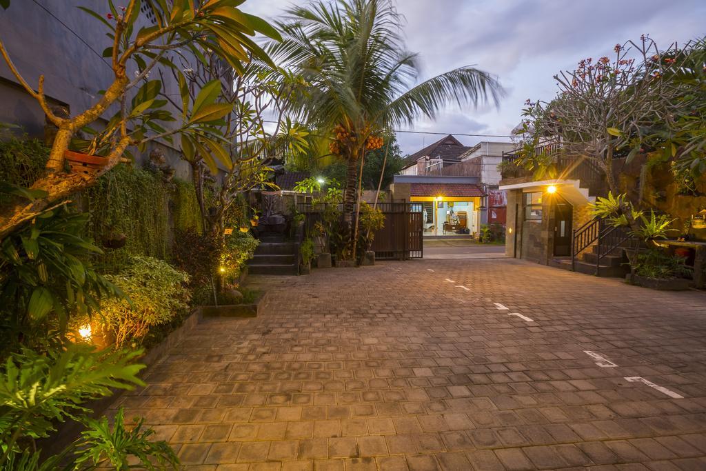 Готель Griya Tunjung Sari Денпасар Екстер'єр фото